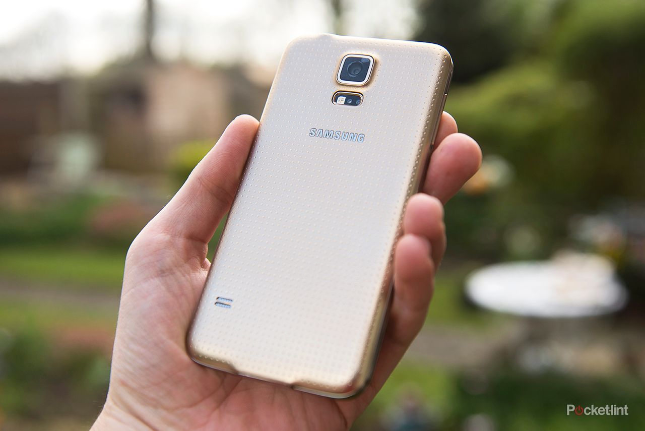 Samsung Galaxy S5 Copper Gold pictures and hands-on