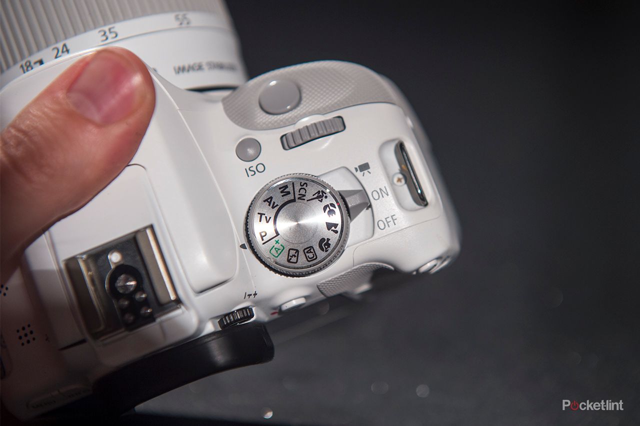 Canon EOS 100D White pictures and hands-on