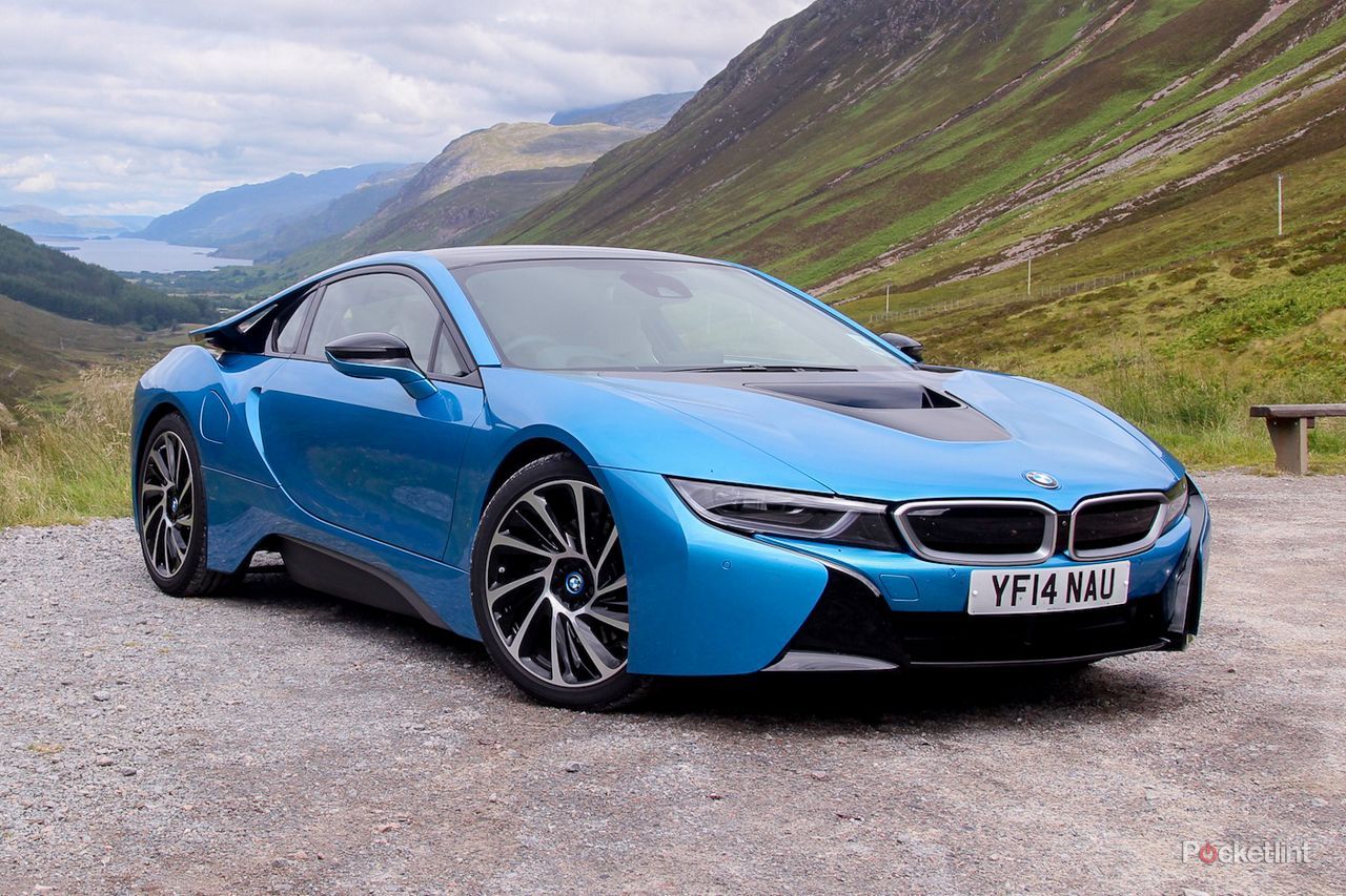 129822-cars-news-hands-on-bmw-i8-driving-the-supercar-of-the-future-image1-ZdsmY4T9Dk.jpg