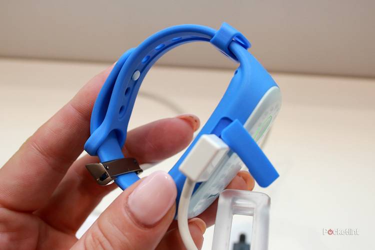 LG Kizon smartwatch lets you directly call and track your little ones ...