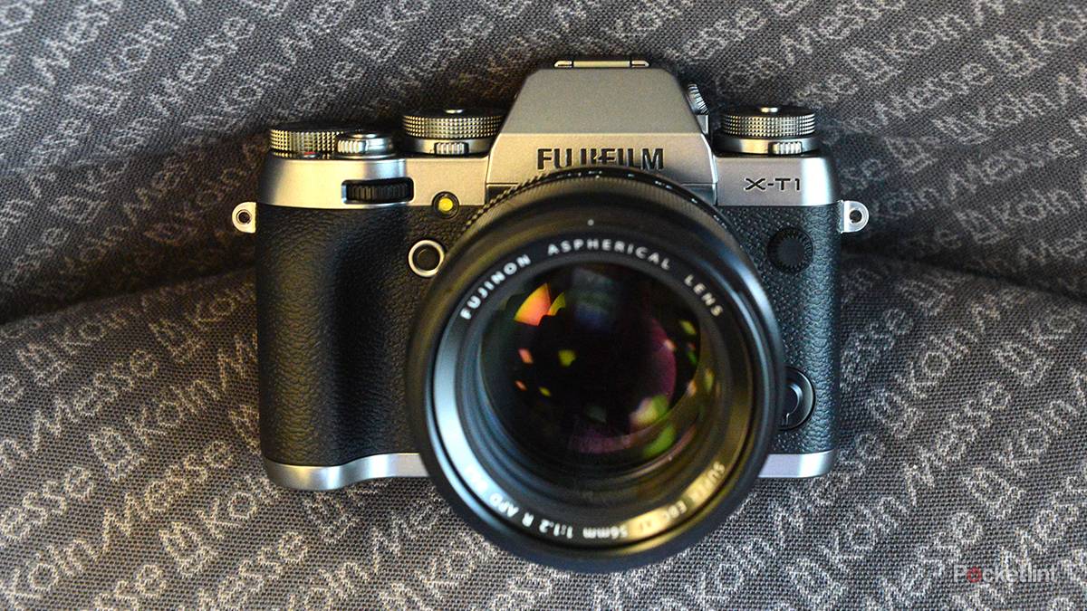 Fujifilm X-T1 Graphite Silver Edition: Matte finish somehow looks 