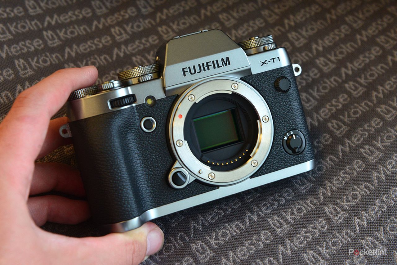 Fujifilm X-T1 Graphite Silver Edition: Matte finish somehow looks