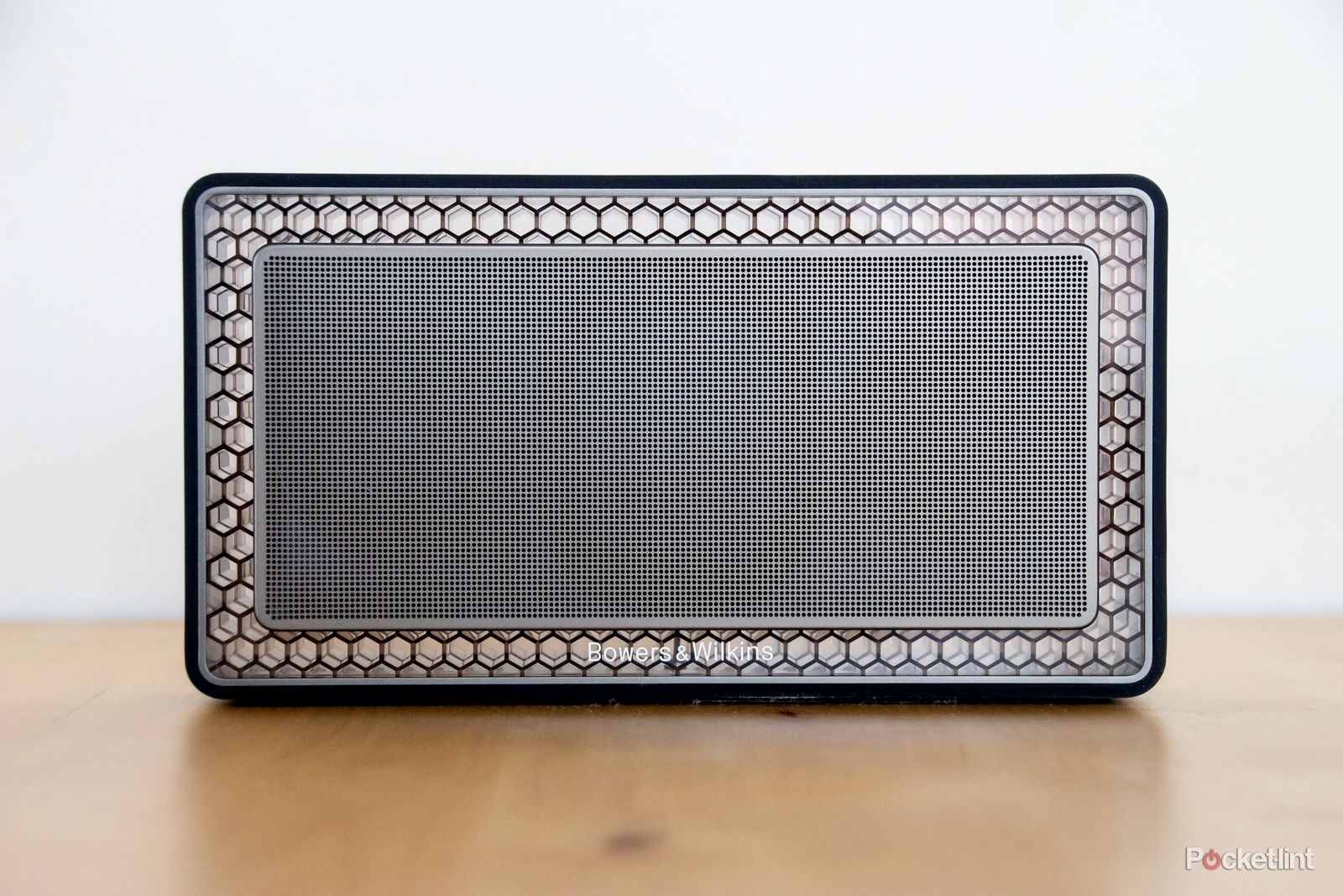 Bowers&amp;Wilkins T7  Bluetooth対応 ワイヤレススピーカ Bowers & Wilkins T7 レビュー！ 生々しい音がする高級Bluetooth