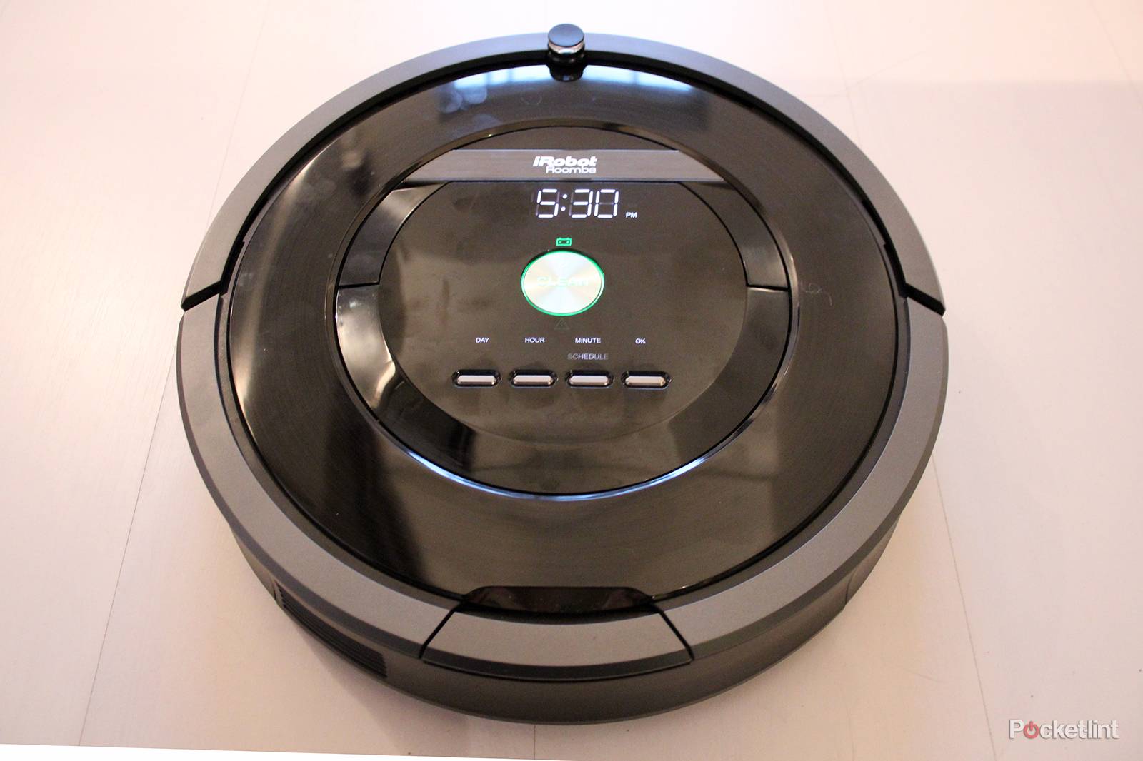 iRobot Roomba 880 review: Cleans, so you don