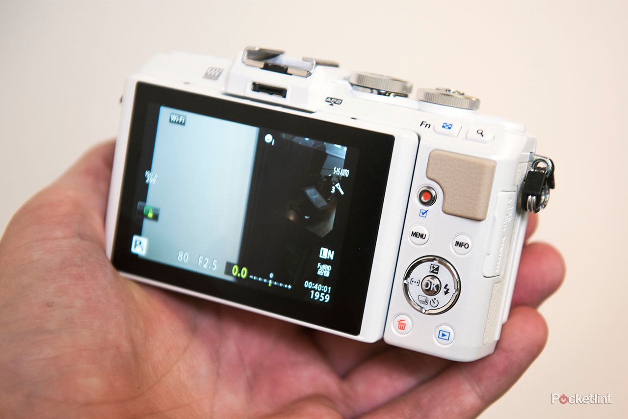 Olympus Pen E-PL7 review: Stylish system camera