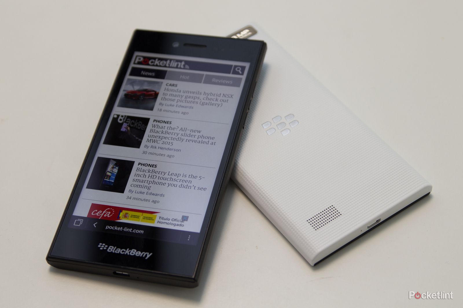 BlackBerryページ 960px-BlackBerry_Z30_2.jpg