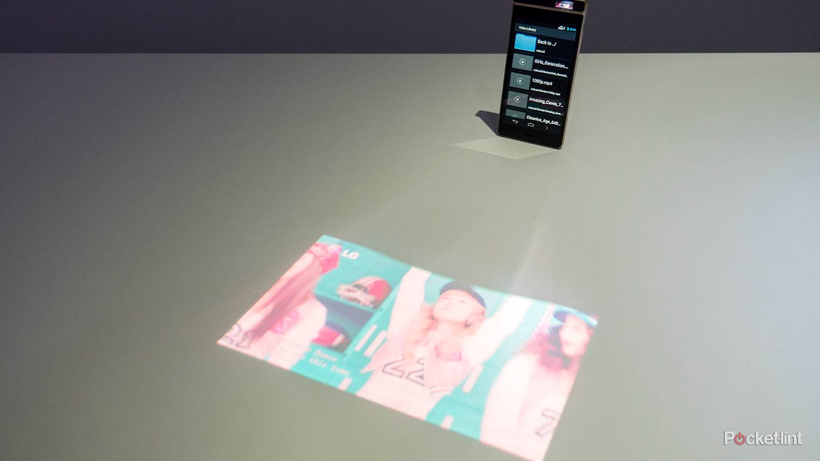 Lenovo Smart Cast: Projector phone fun and gimmicks