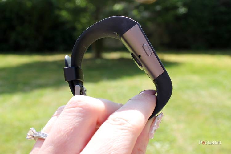 Fitbit Surge review: Bridging the gap between activity  display picture 3