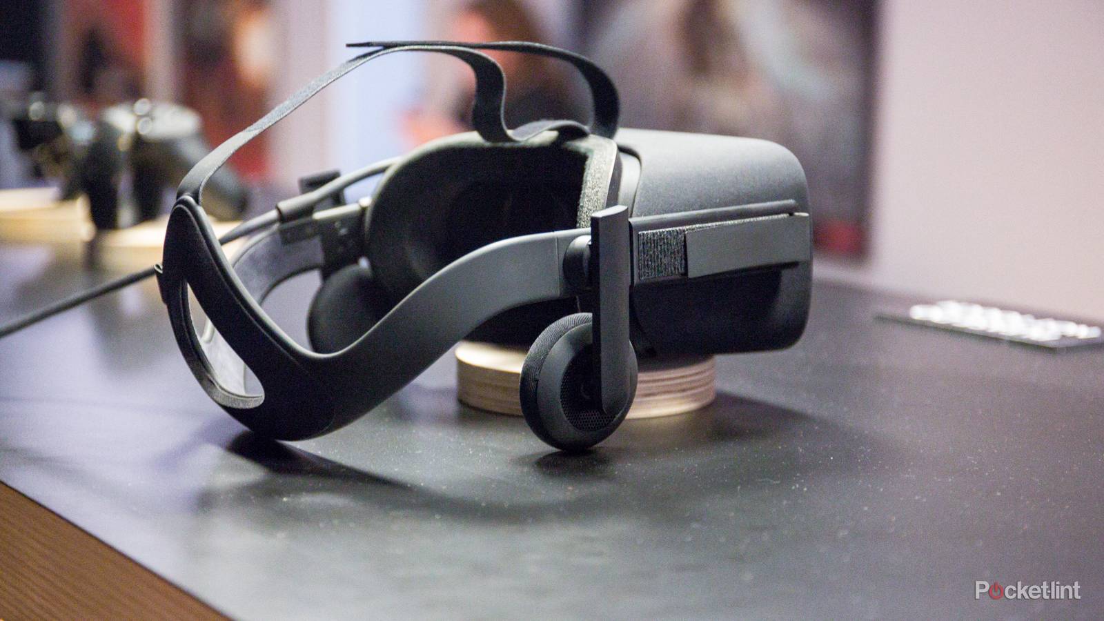 Oculus Rift hits shipping delays, blaming component shortages