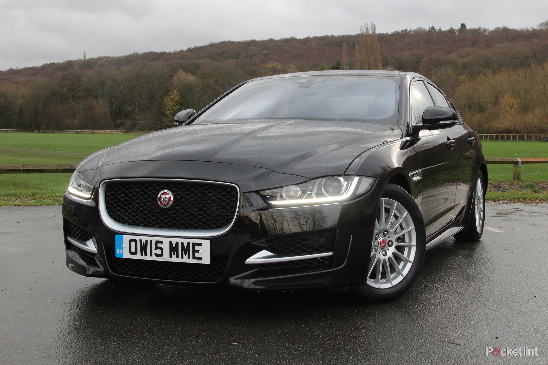 137417-cars-review-jaguar-xe-r