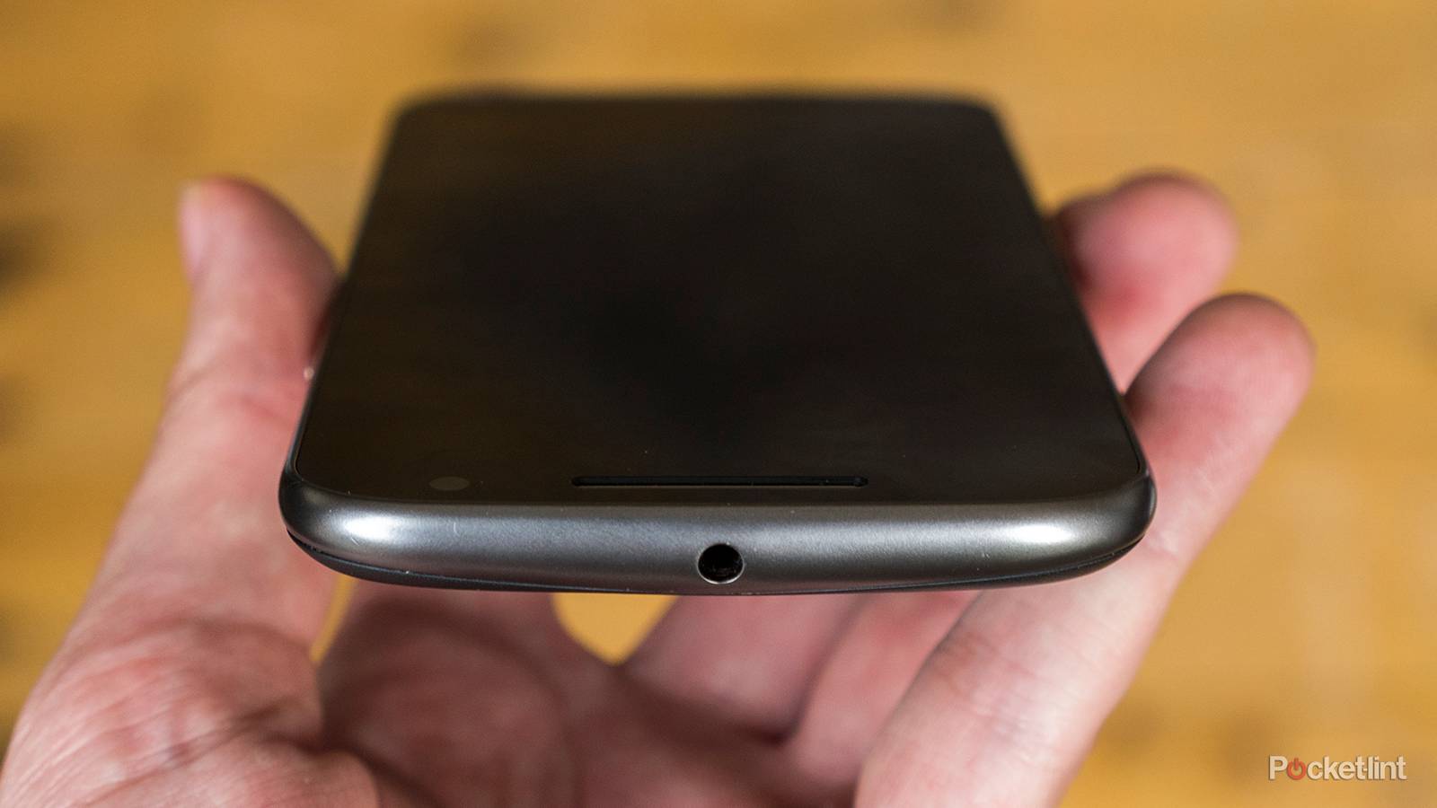 amazon will cut prices on android phones displaying its lock screen ads image 1