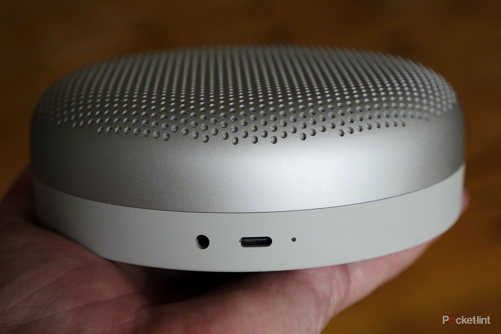 B&O Beoplay A1 シルバー B&O BeoPlay A1 by Bang & Olufsen review: Bluetooth speaker bliss