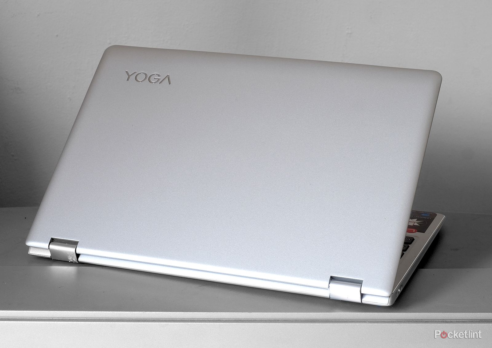 ノートパソコン　Lenovo　YOGA　710-11lKB　シルバー Lenovo Laptop Yoga 710-11ISK Convertible, Intel Pentium 4405Y, 4GB