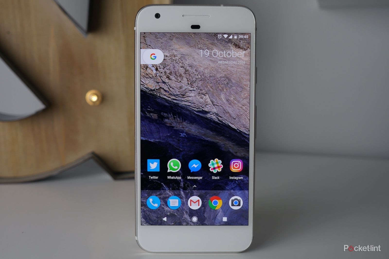 Google pixel hold 初代 Google Pixel review: Android at its best