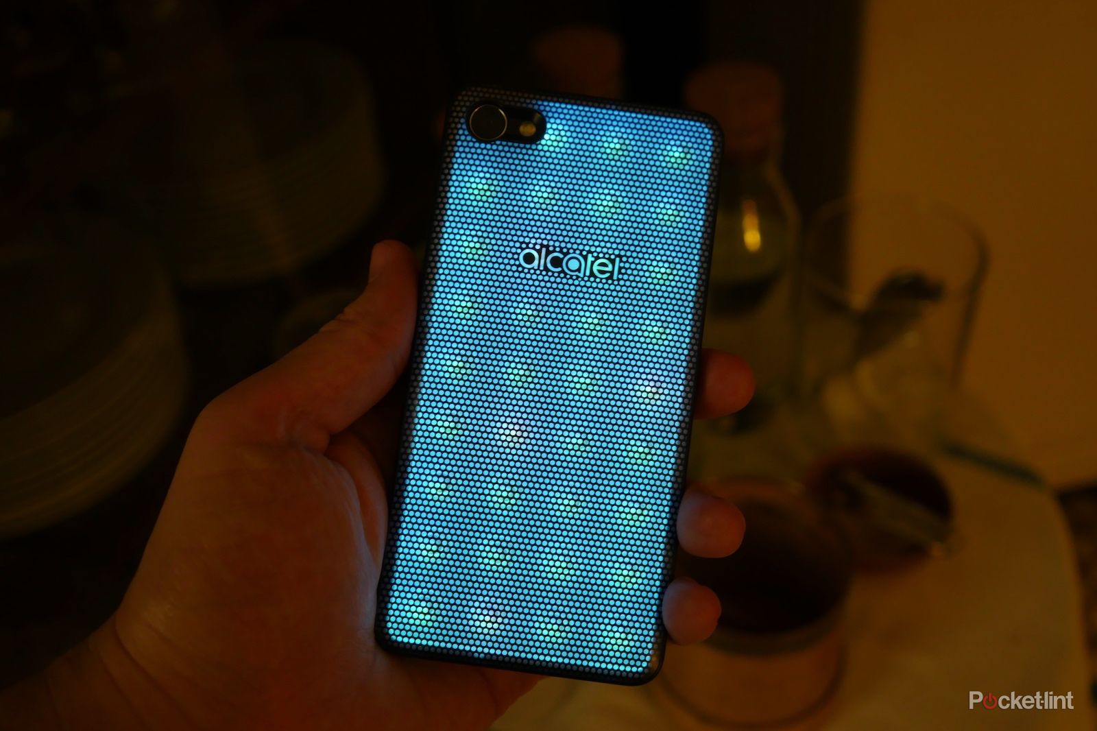 ALCATEL A5 LED ライトアップ！ほぼ新品 送料無料 140405-phones-news-alcatel-a5-
