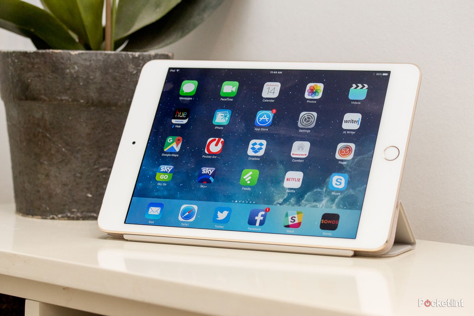 Apple iPad (2017) review: Solid, affordable full-size tablet