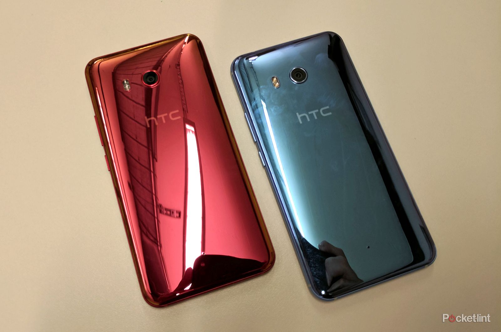 HTC U11 looks stunning in solar red, pre-orders open now