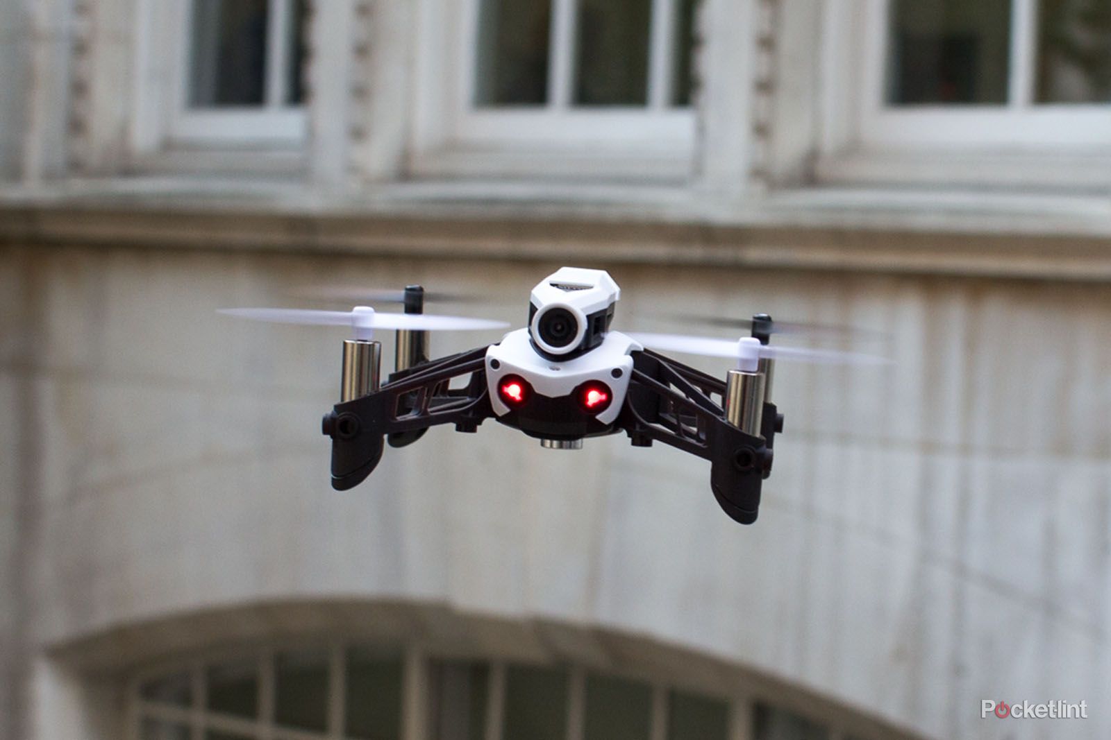 Parrot Mambo FPV brings first person thrills to minidrone racing