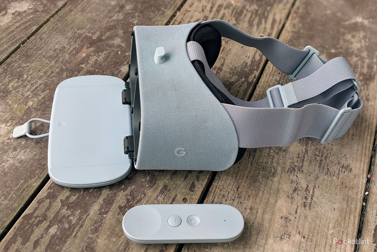Google Daydream View (2017) review: New looks and lenses