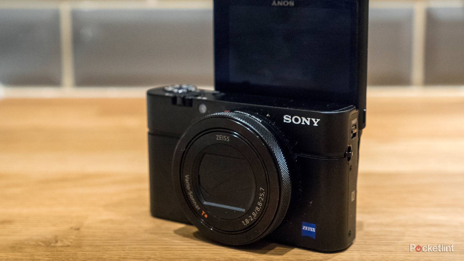 Grab a Sony RX100 IV compact camera for £419