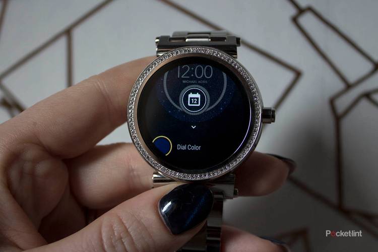 Michael Kors Access Sofie review: Stunning smartwatch with  display picture 2