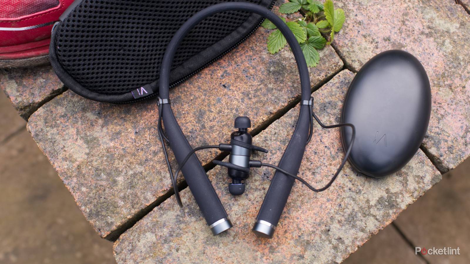 Lifebeam Vi review: Smart coaching in a great sports headphone