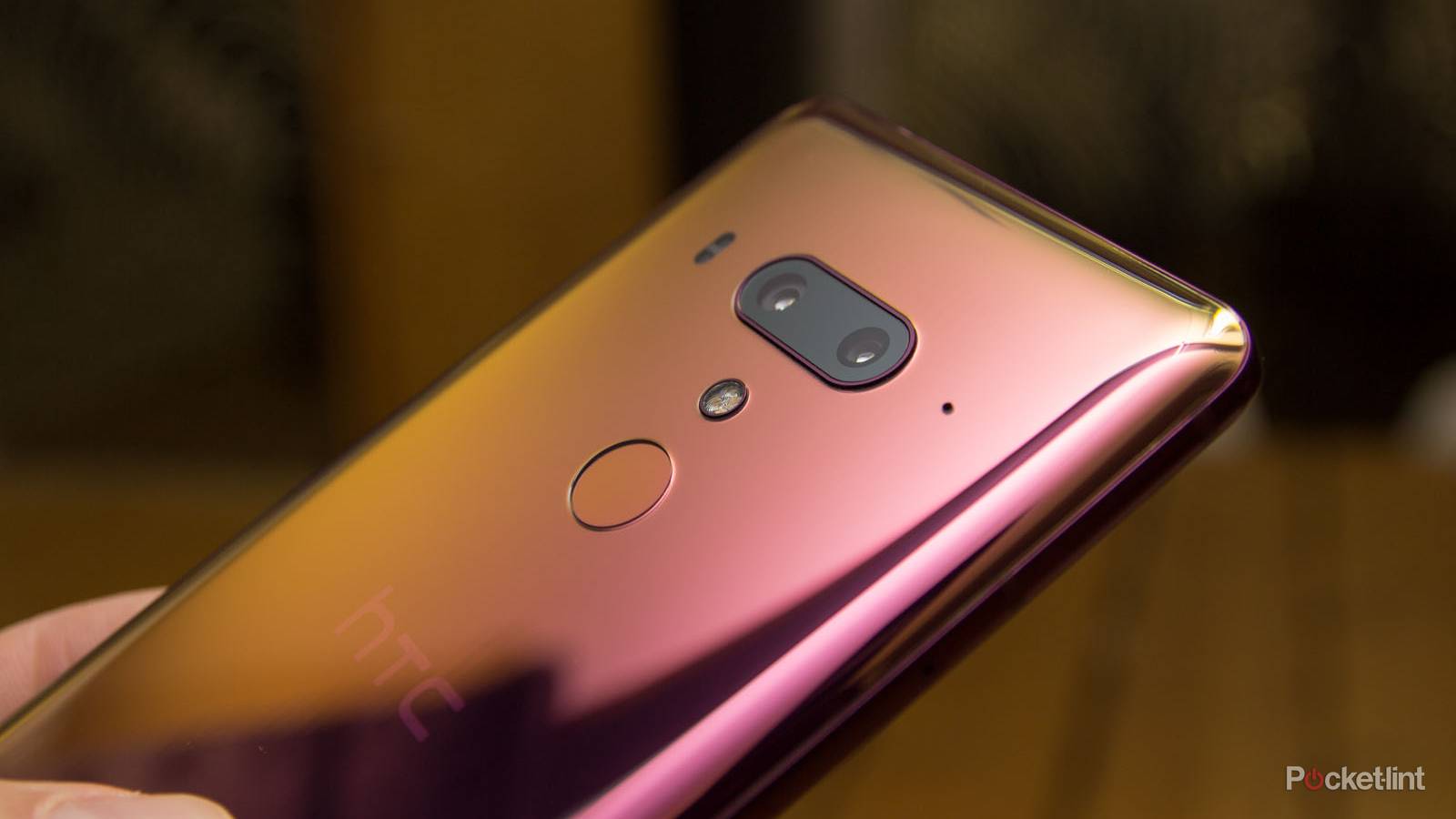 This is the stunning Flame Red HTC U12+ in pictures