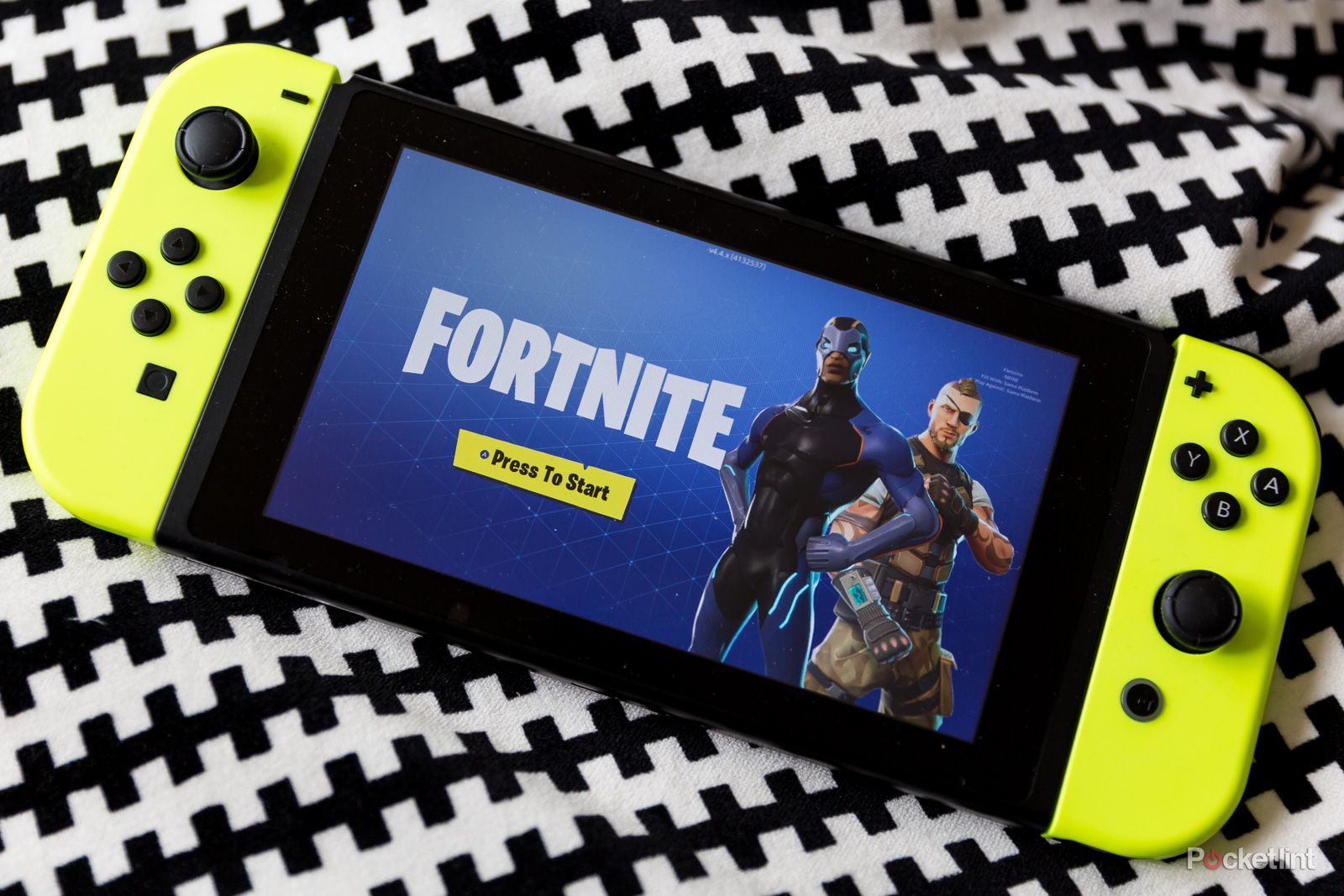 ニンテンドースイッチ　Nintendo Switch Fortnite版 NO CODE* Nintendo Switch Fortnite Edition Console - Yellow