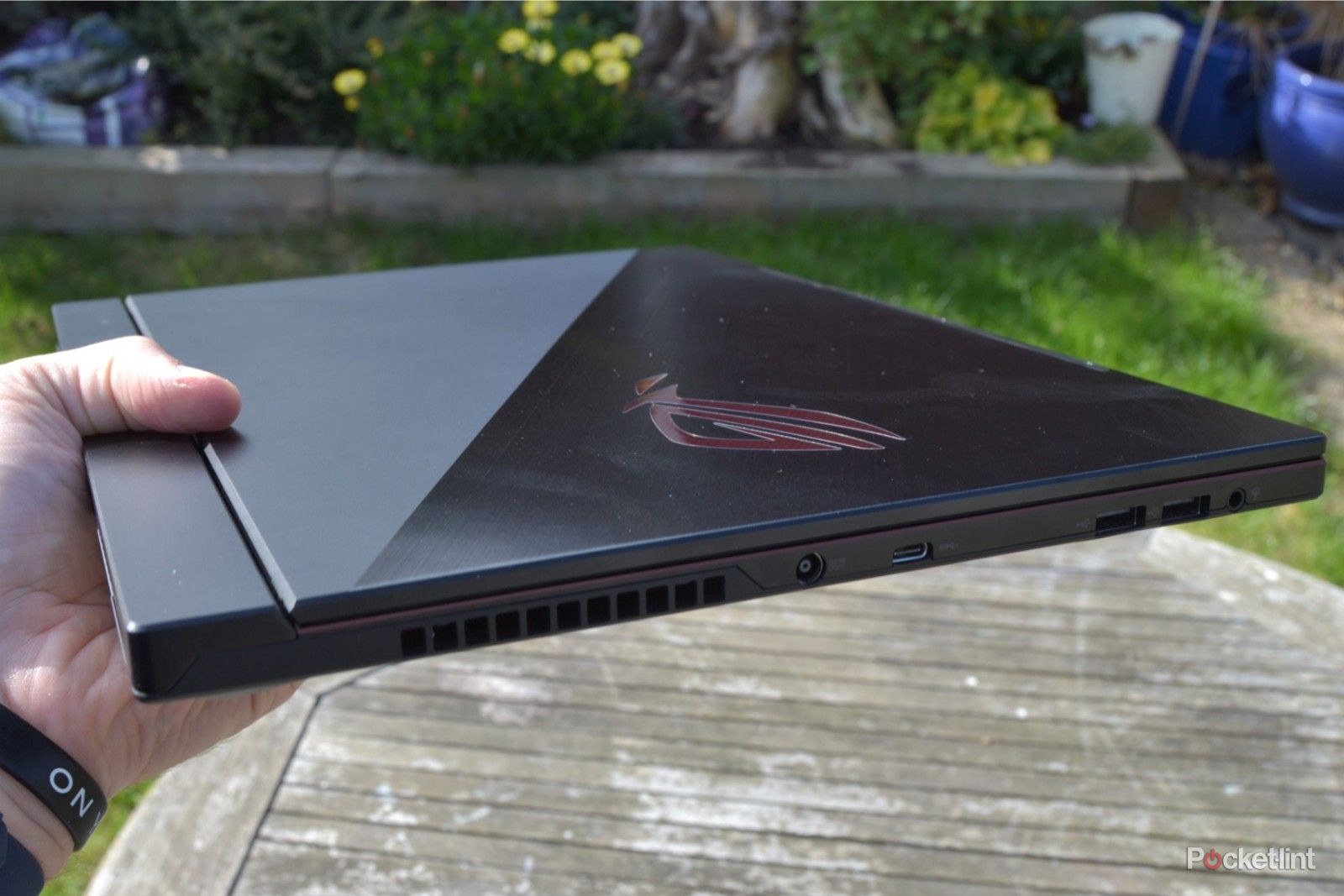 ASUS ROG Zephyrus S GX531GM-ES009R 15,6 Pouces 144Hz 3ms