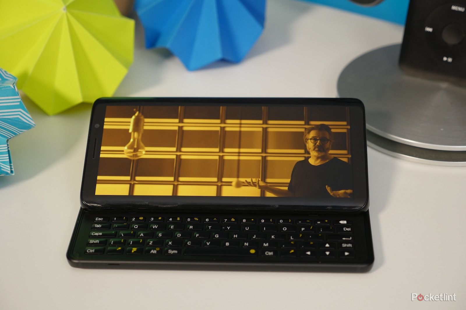 F(x)tec Pro1 QX1000　スマートフォン 本体 F(x)tec Pro1 is a Slider Smartphone for Physical Keyboard enthusiasts