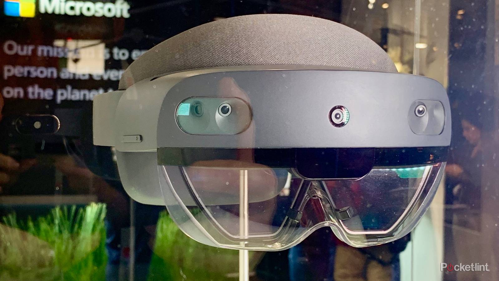 HoloLens 2 developer edition costs $3.5K, to launch in 2019
