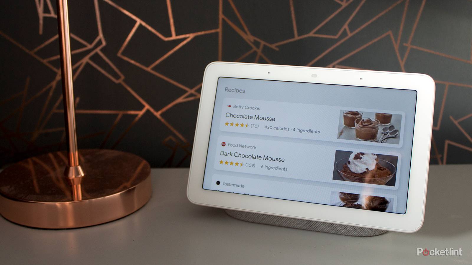 Google rolls out new homescreen style for Smart Displays