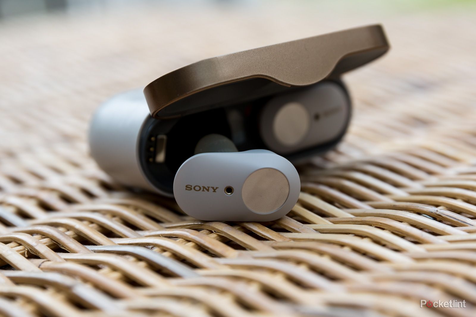 WF-1000XM3　Sony Sony WF-1000XM3 Review: The Perfect Travel Companion | WIRED