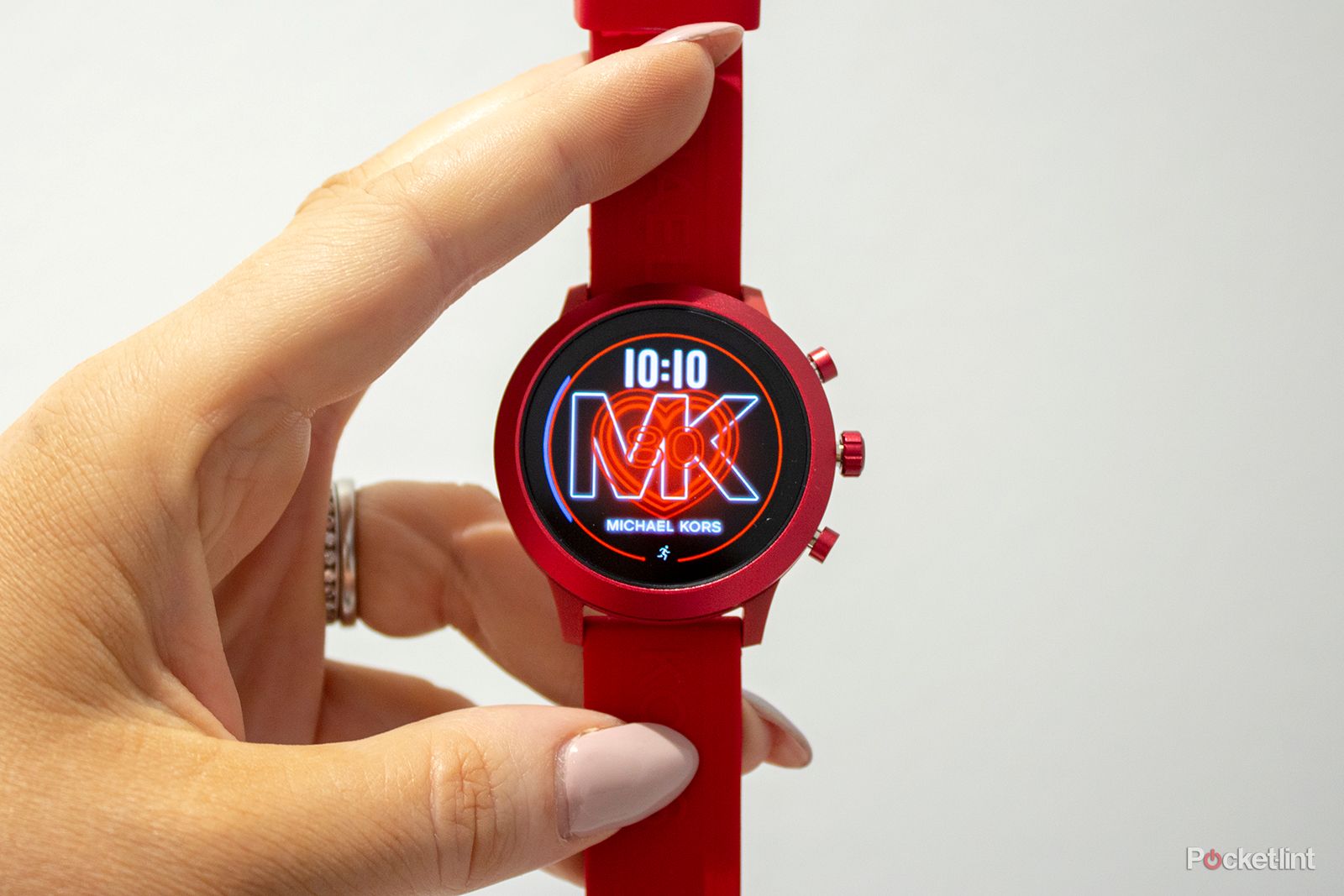 【新品!!】マイケルコース ☆ 腕時計 スポーツ スマートウォッチ レッド 極美品✨MICHAEL KORS✨スマートウォッチ レッド 正規品 ：マイケル