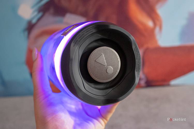 JBL Pulse 4 portable speaker initial review: Light me up, turn me up