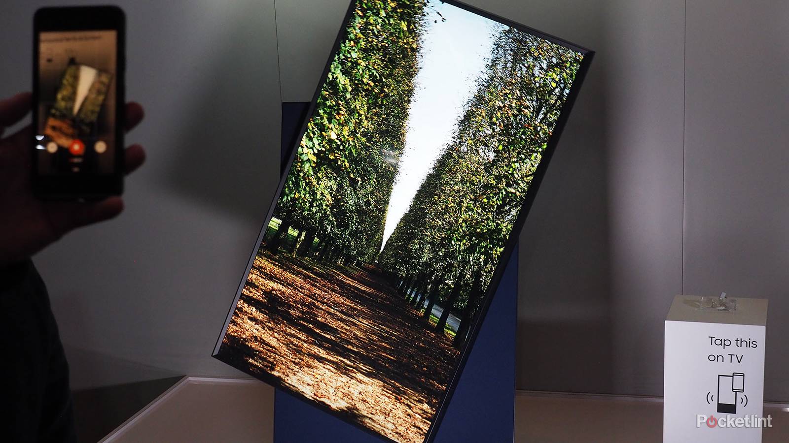 Samsung's clever Sero TV auto-rotates for vertical videos from your phone