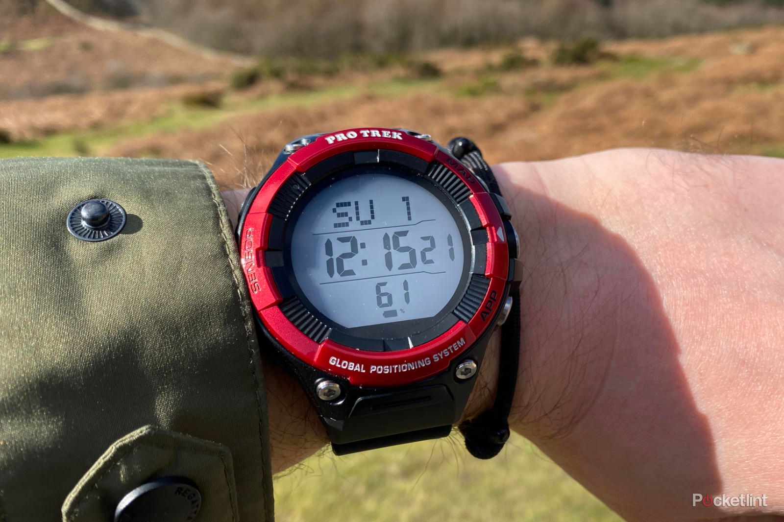 CASIO PRO TREK Smart WSD-F21HR 赤 カシオ、心拍計測機能を新搭載した「PRO TREK Smart WSD-F21HR