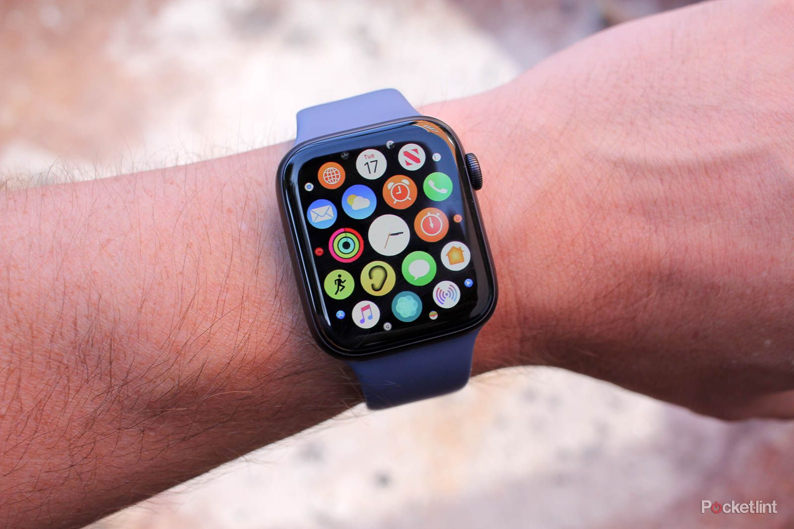 Check out this amazing $100 price cut on the Apple Watch Series 5 GPS