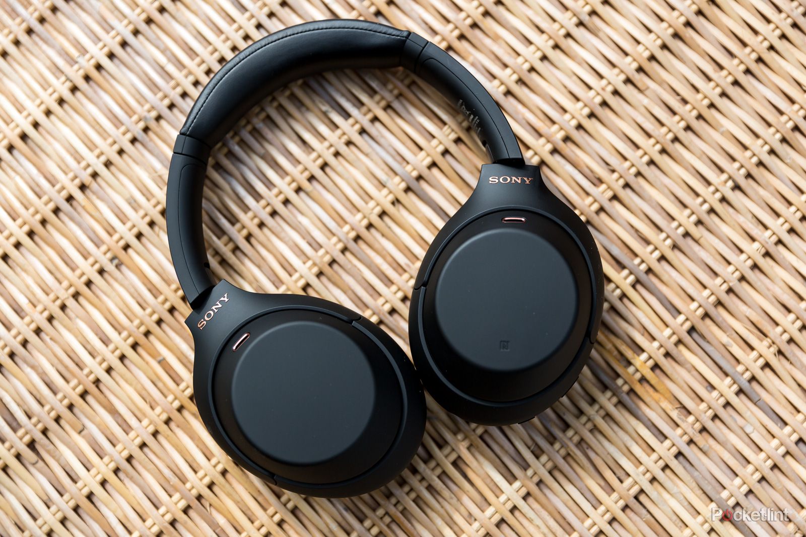 【美品】SONY WH-1000XM4（黒） Sony WH-1000XM4 Premium Wireless Noise Canceling Headphones