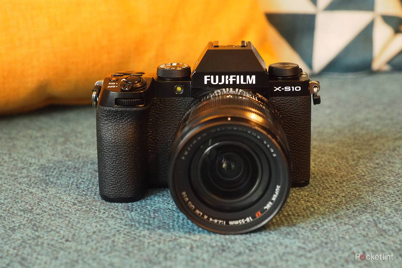 Fujifilm X-S10 wants to makes mirrorless easy