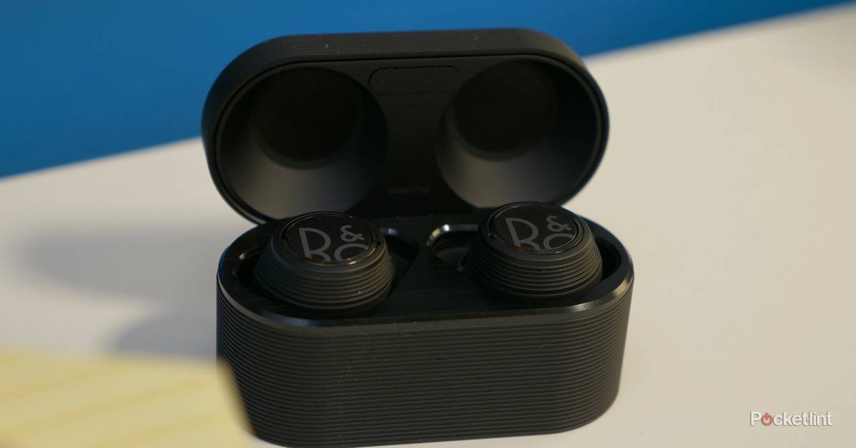 イヤホン BANG & OLUFSEN Beoplay E8 Sport Black Bang & Olufsen Beoplay E8 Sport review: Classy workout buds