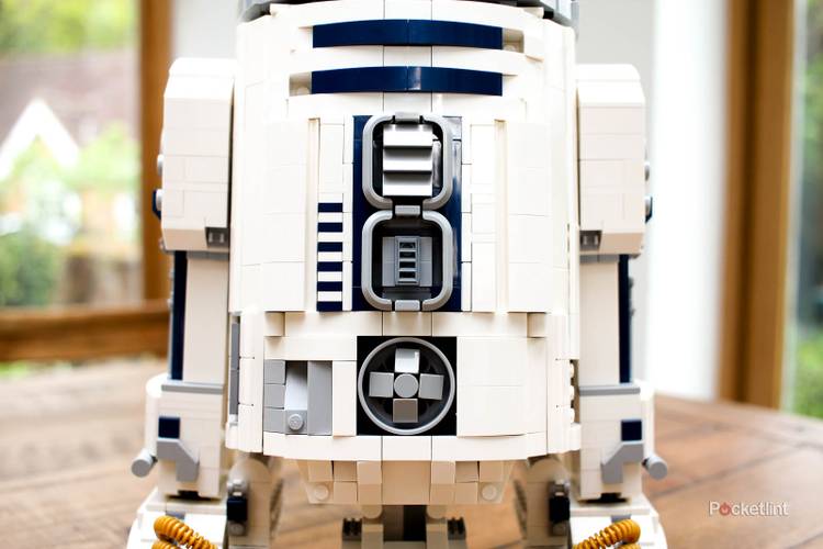 Lego R2 D2 Programable Lego's epic R2-D2 set built