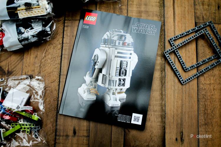 Lego R2 D2 Programable Lego's epic R2-D2 set built