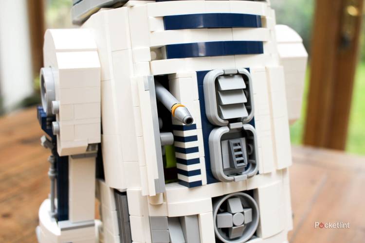 Lego R2 D2 Programable Lego's epic R2-D2 set built