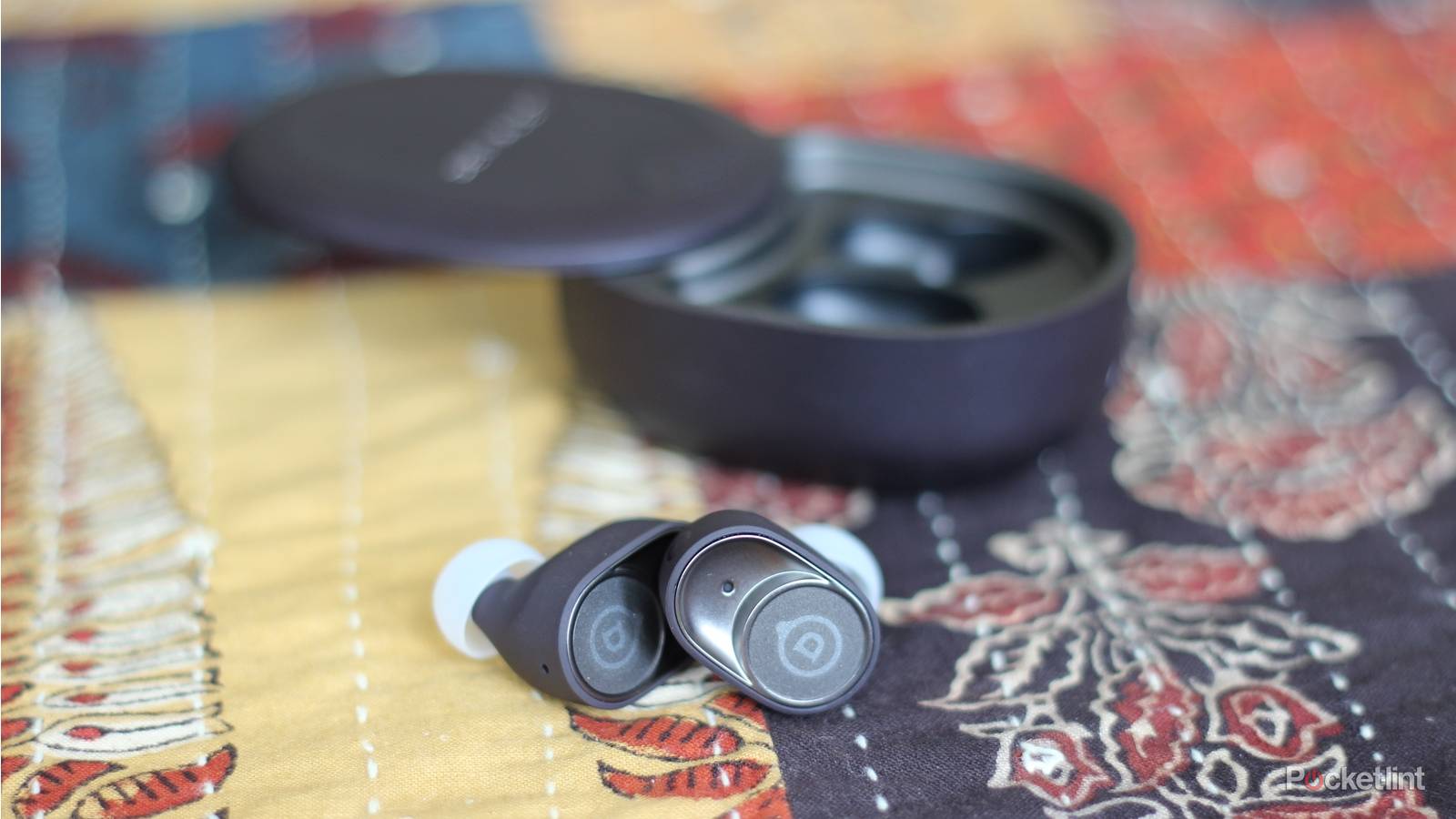 Devialet Gemini review: Premium hi-fi sound into your ears?
