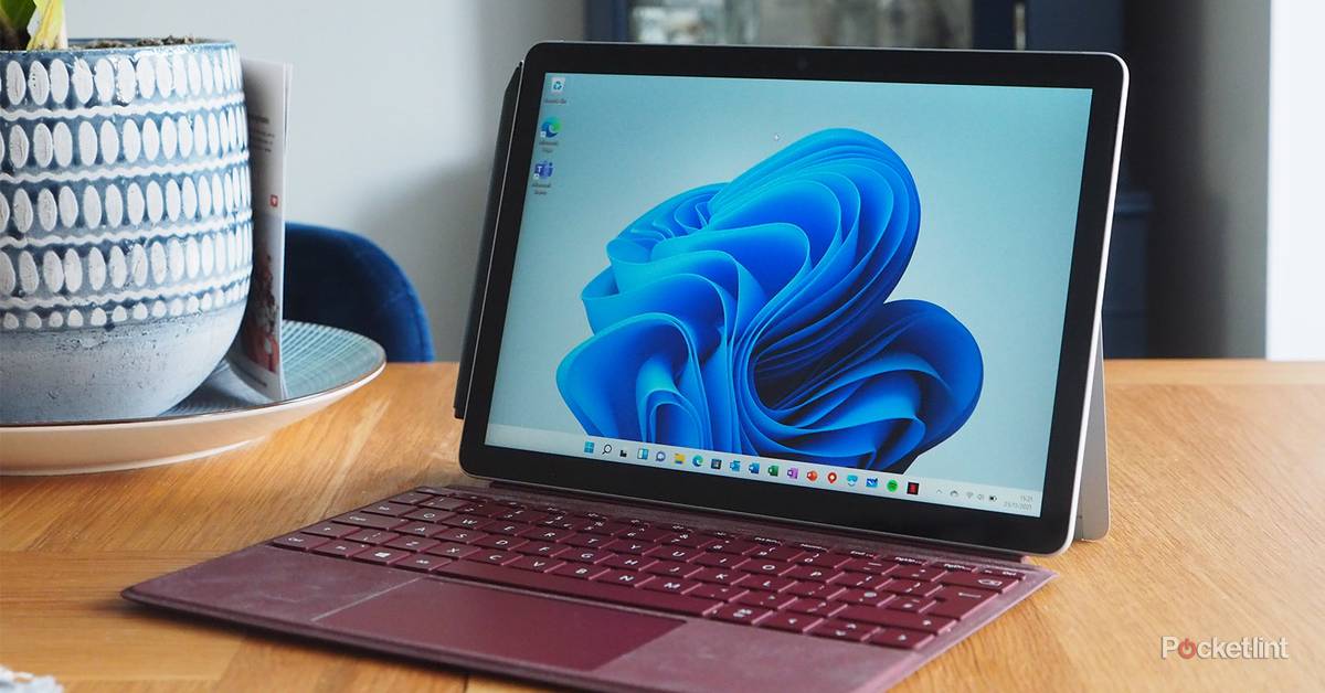 159209-laptops-review- 