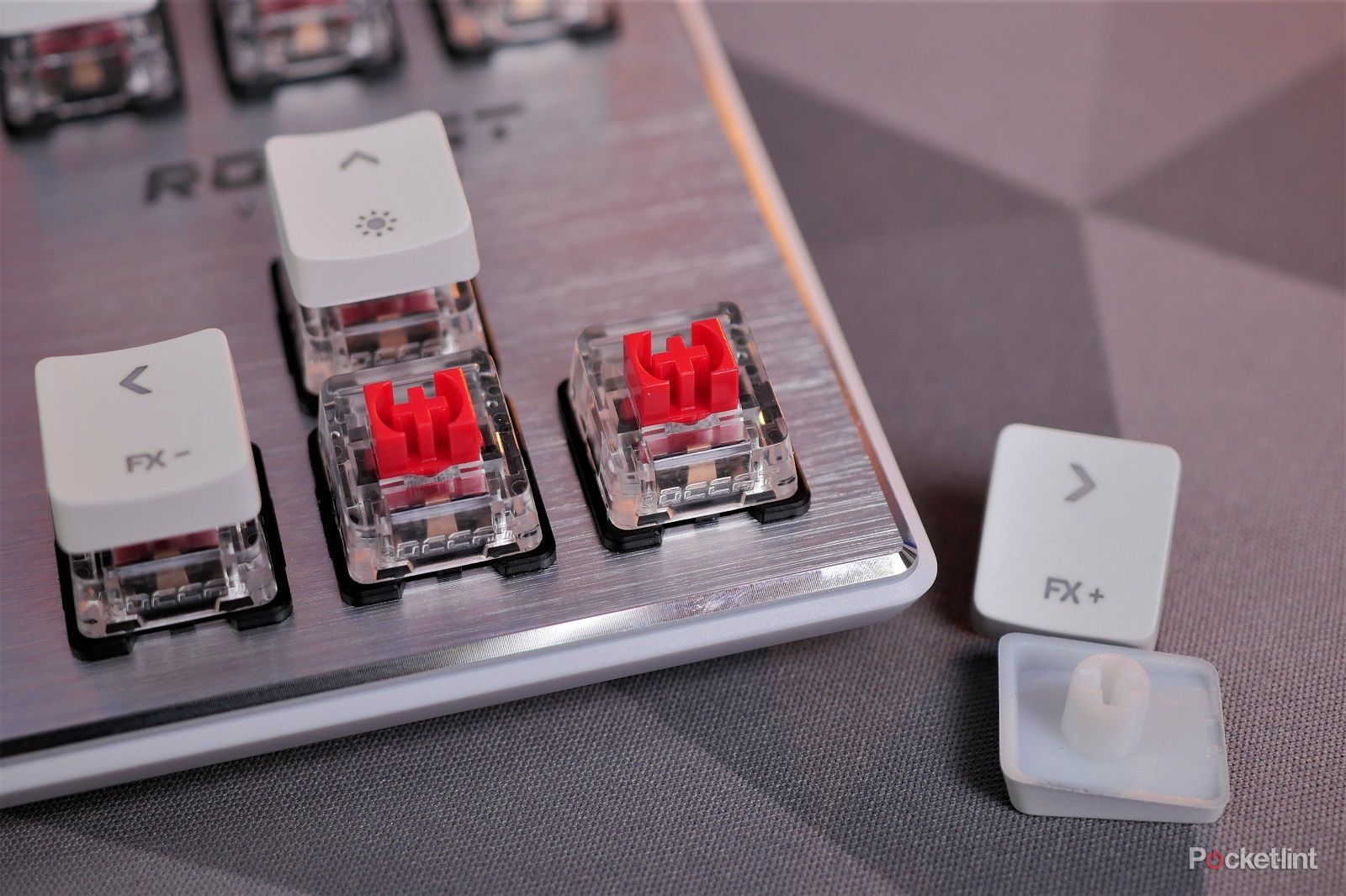 ROCCAT Vulcan tkl pro ホワイト Amazon.co.jp: ROCCAT VULCAN TKL Pro USB ゲーミングキーボード 日本