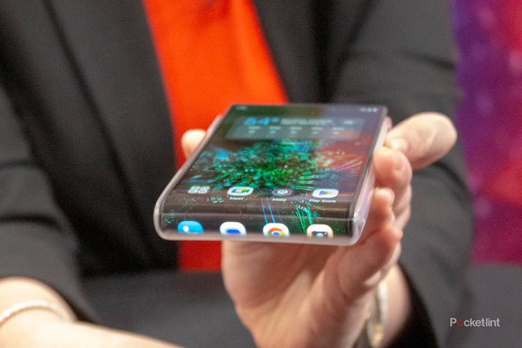 Best Rizz Phones Motorola Rizr rollable concept phone first look: Making foldables look ...