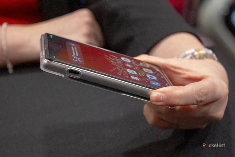 Best Rizz Phones Motorola Rizr rollable concept phone first look: Making foldables look ...