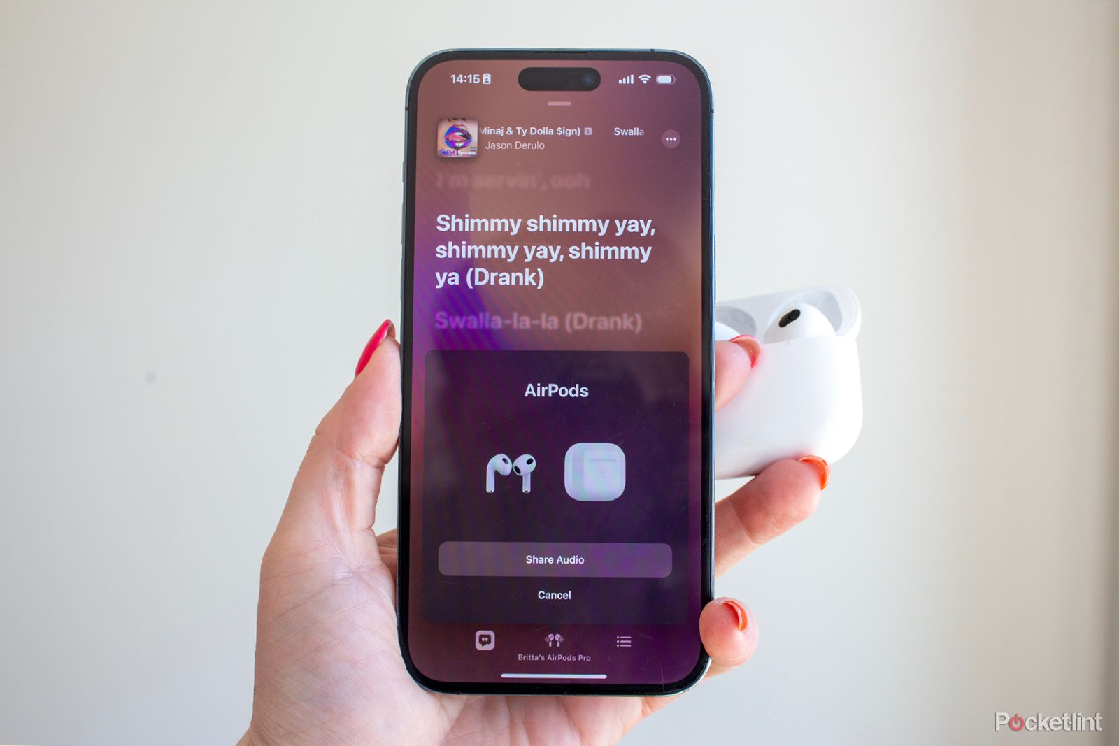 Connect two AirPods share audio - 2-1